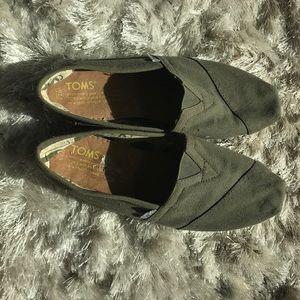 TOMS SHOES